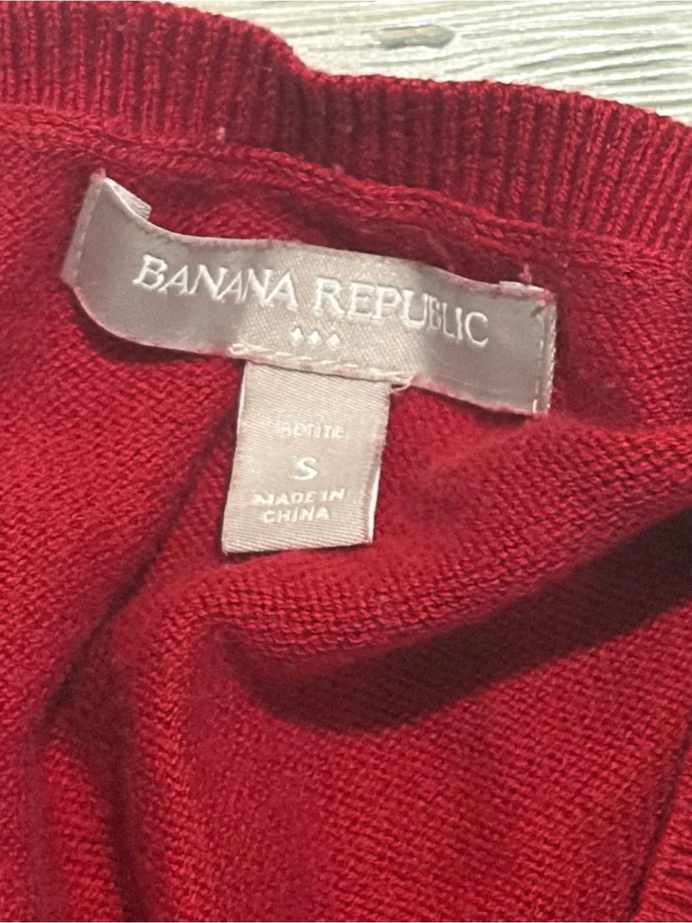 Banana Republic Men's Bright Red V-Neck Sweater